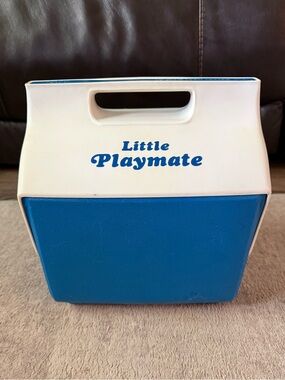 Vintage Igloo Little Playmate Blue and White 7-quart cooler